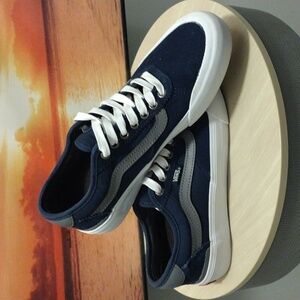 Men's 7.5 Vans Chima Ferguson Pro
